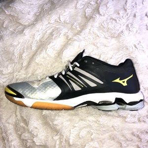Mizuno Women’s Volleyball shoes!! Used